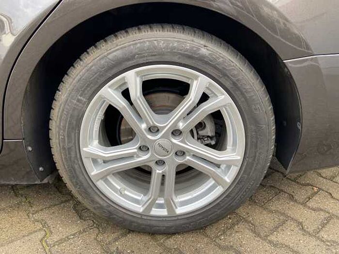 Toyota Camry 2.5 Hybrid Executive inkl. Winterräder