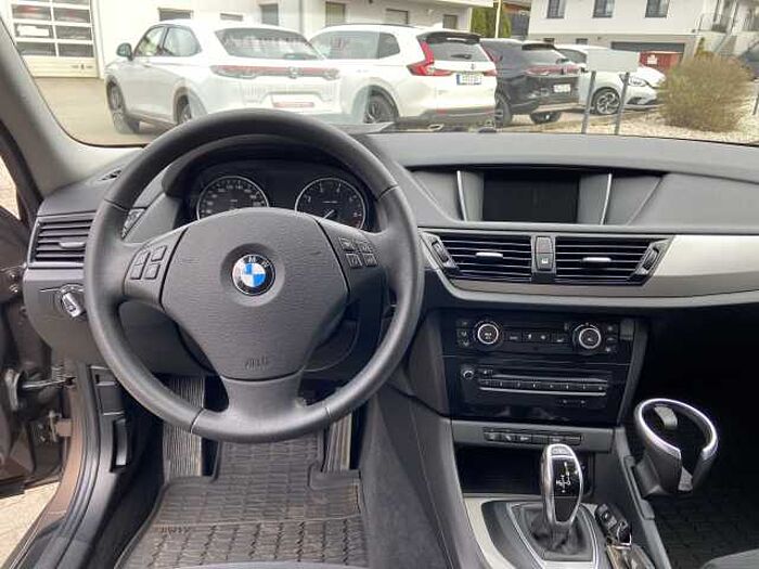 BMW X1 sDrive20i Automatik / AHK abnehmbar