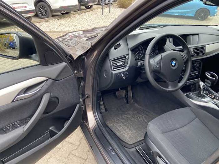 BMW X1 sDrive20i Automatik / AHK abnehmbar