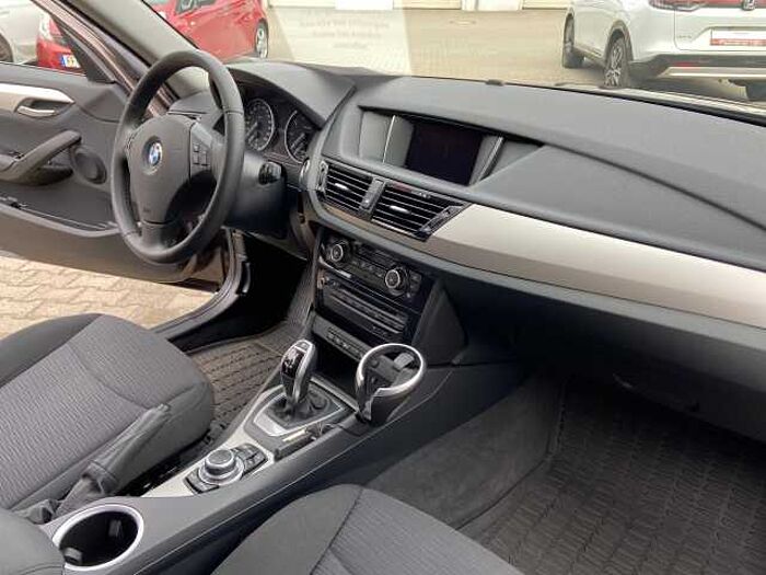 BMW X1 sDrive20i Automatik / AHK abnehmbar