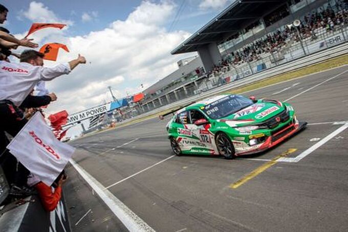 Civic Type R TCR siegt beim 24h-Rennen Civic Type R TCR siegt beim 24h-Rennen
